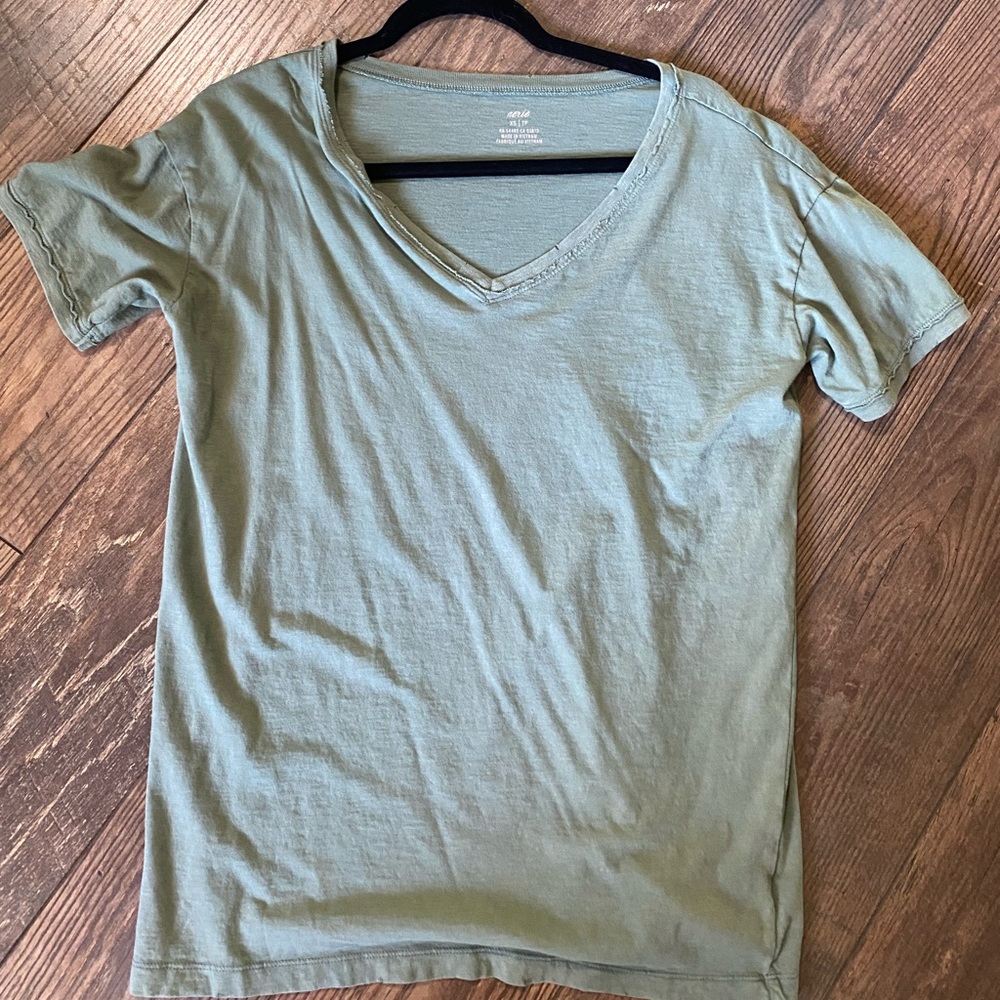 Green aerie tee